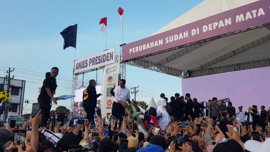 Didepan Ratusan Ribu Massa, Ini Pesan Anies Saat Kampanye di Lapangan Reformasi Tembung