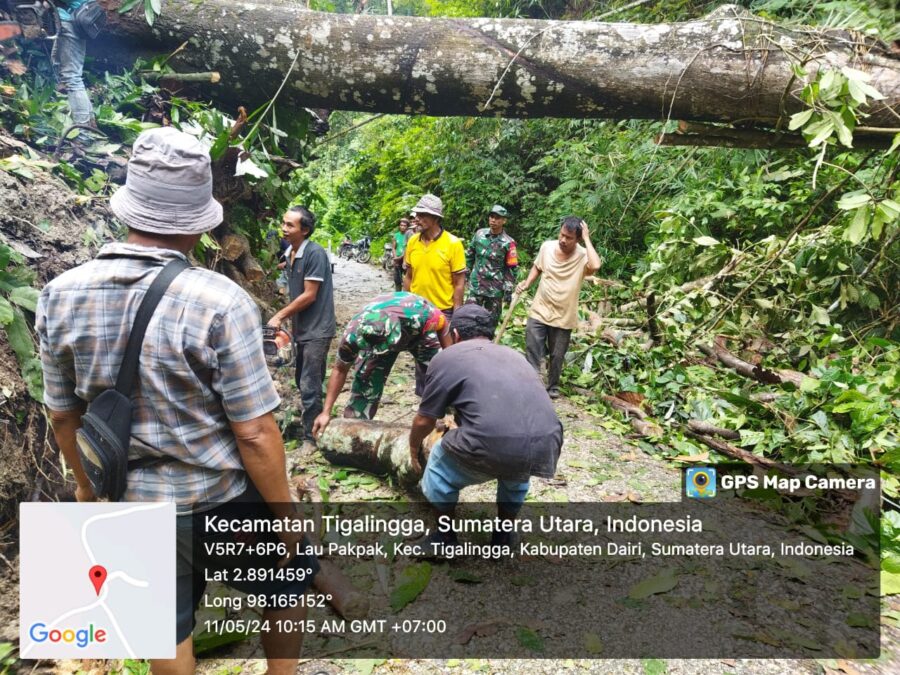 Gerak Cepat TNI, Perangkat Desa dan Masyarakat Berjibaku Bersihkan Longsor