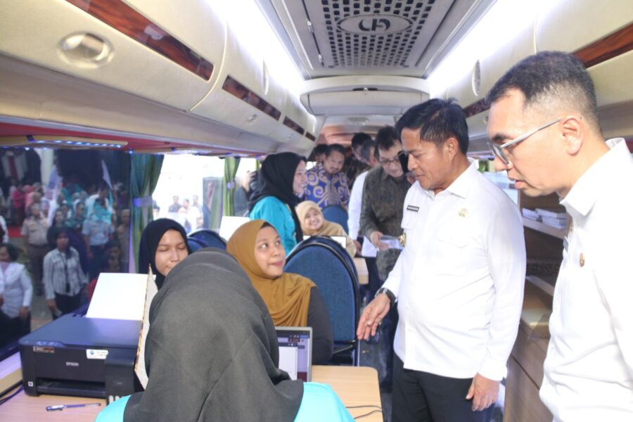 Permudah Perijinan Usaha, PJ Gubernur Luncurkan Mobile Service