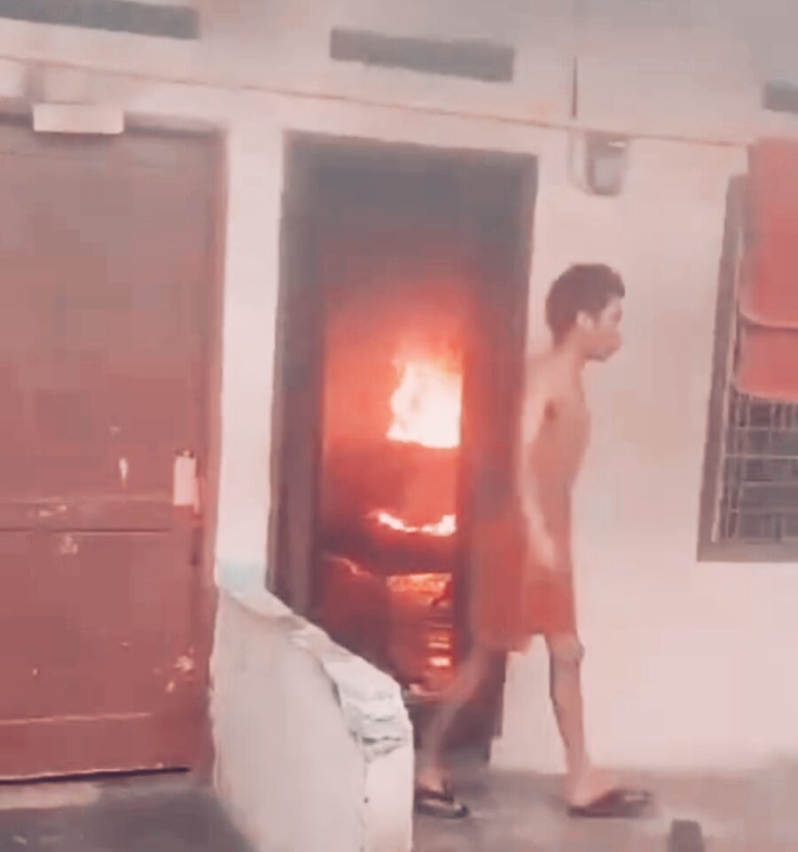 Seorang Pria Bakar Rumahnya Sendiri, Diduga Terkait Narkoba