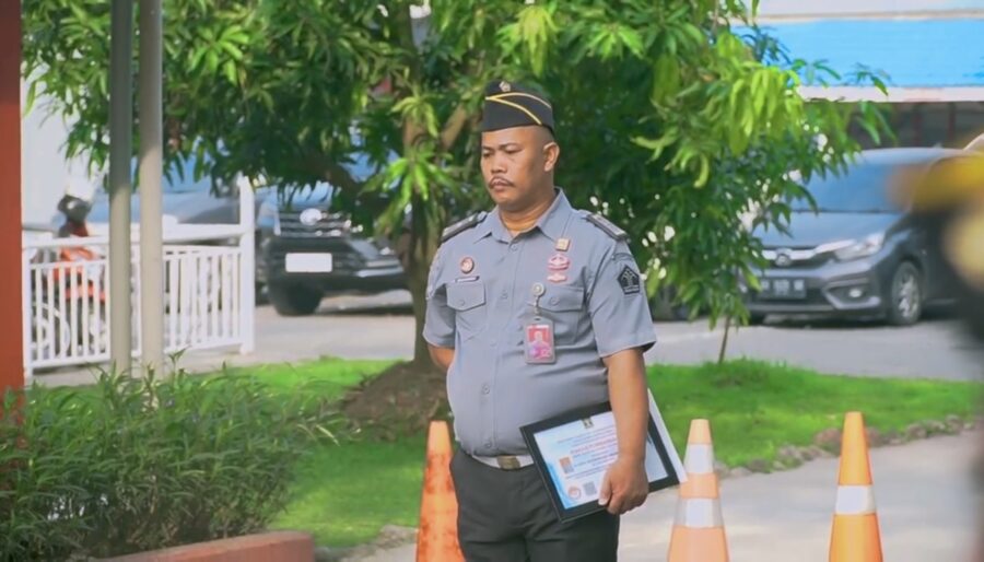 Gagalkan Ganja Kering Masuk ke Rutan Petugas Pengamanan Terima Penghargaan