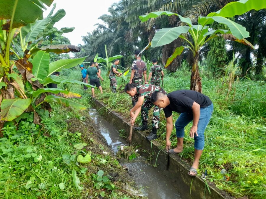 Warga Medan Johor Sambut Prajurit Kodam I/BB Giat di Lingkungannya