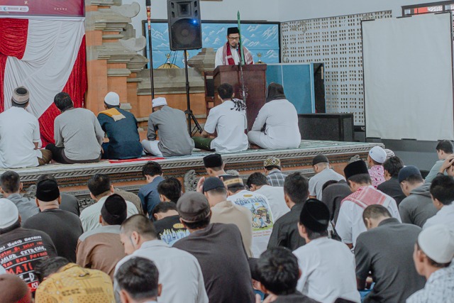 Meski Tanpa Sanak Keluarga Warga Binaan Khusu’ Sholat Idul Adha