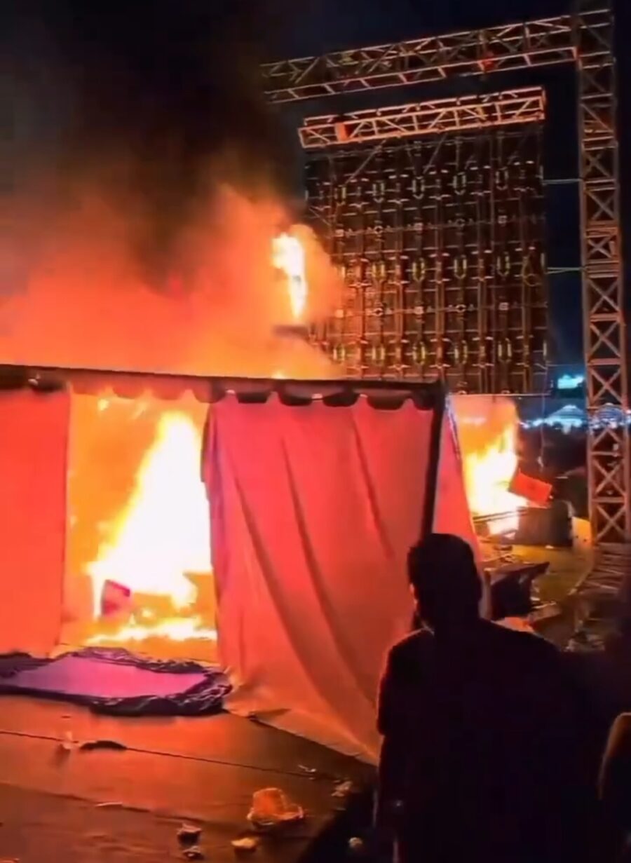 Konser Musik Koplo Berakhir Dramatis Panggung di Terbakar