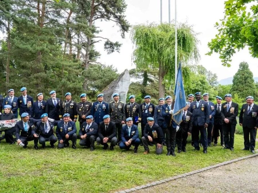 Perwira TNI Peroleh Penghargaan “Commemorative Medal of Peace” di Swiss