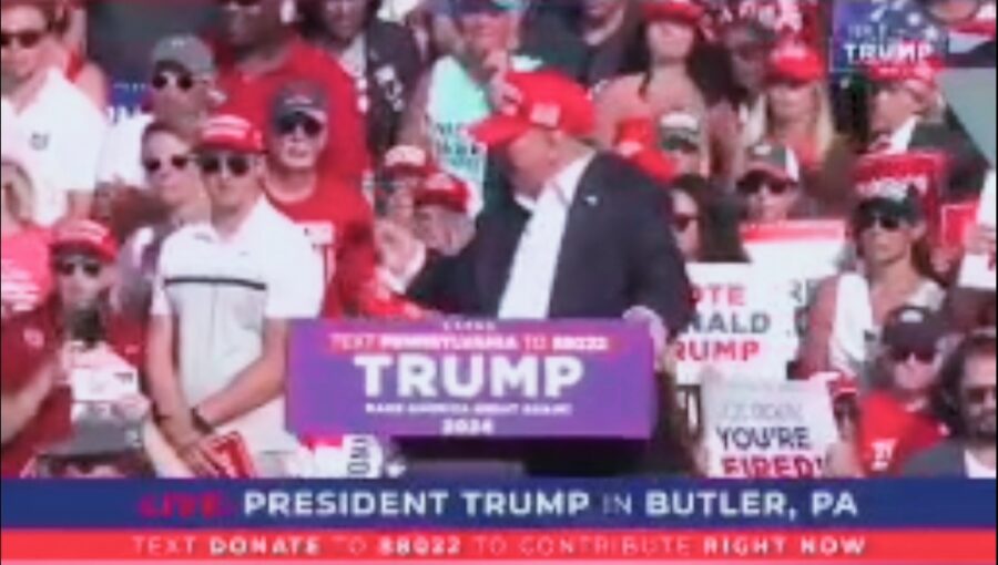 Donald Trump Ditembak Saat Kampanye