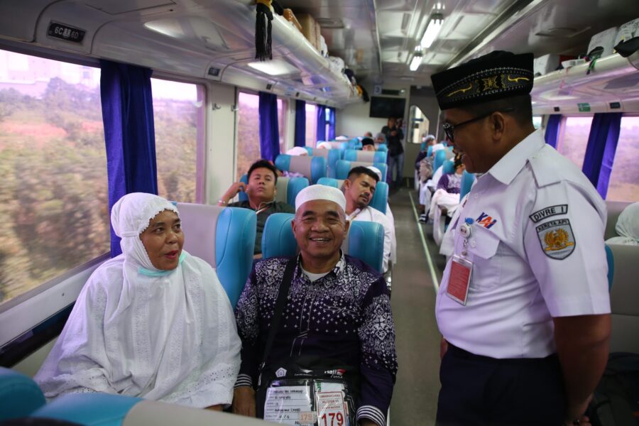 Manajemen PT KAI (Persero) Divre I Sumut menyambut dengan penuh sukacita kepulangan Jemaah Haji Labuhanbatu.