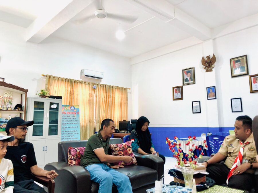 KoJAM Peduli Korban Kebakaran Bantu Seragam Sekolah ke Siswa