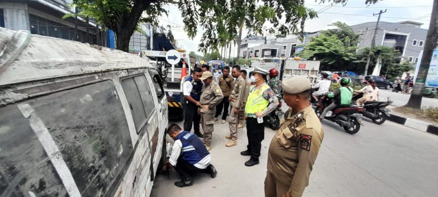Tim Terpadu Tertibkan Sejumlah Ruas Jalan yang Kerap Macet Warga Senang