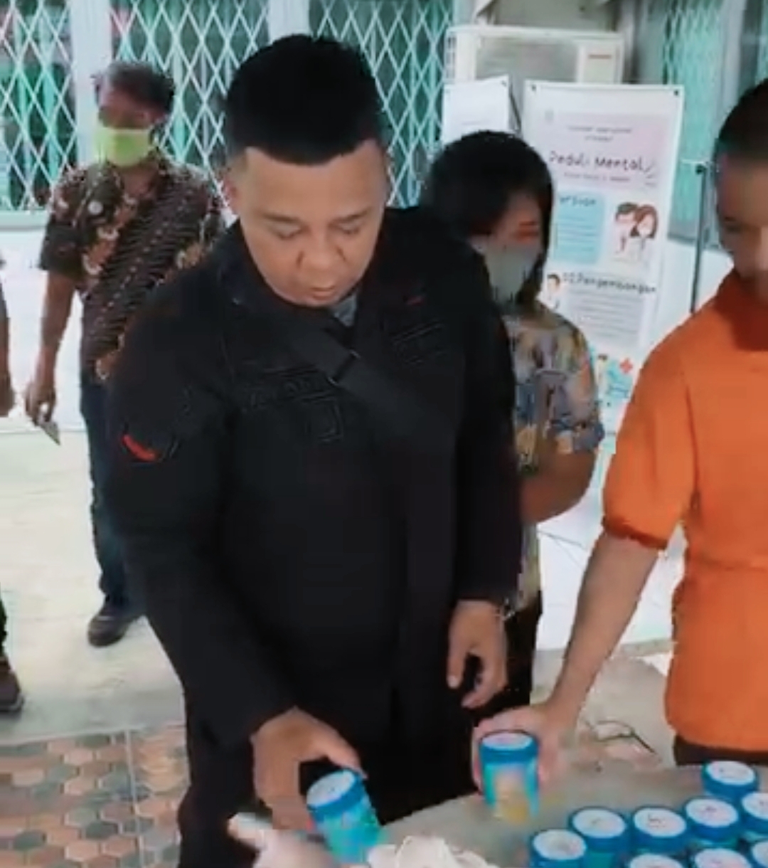 Berantas Narkoba, Petugas dan Warga Binaan Tes Urine