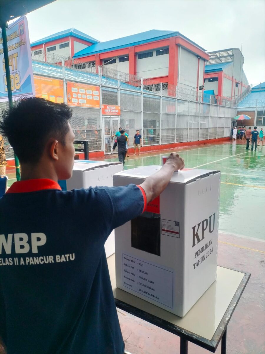 Diguyur Hujan, Warga Binaan Semangat Gunakan Haknya di Pilkada 2024