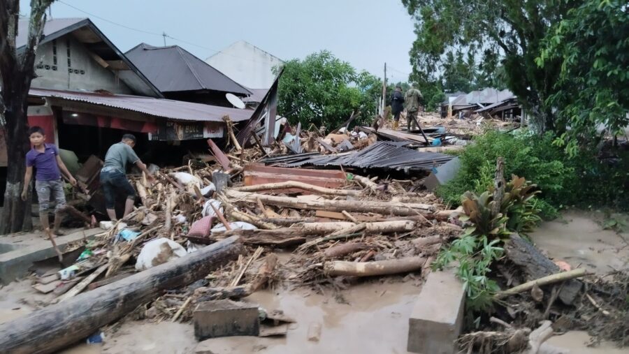 Banjir Bandang Menerjang Ratusan Rumah di Tapanuli Selatan