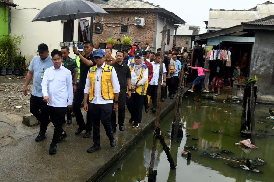 Wakil Presiden, meninjau langsung Masyarakat Miskin Ekstrim di Medan Utara.
