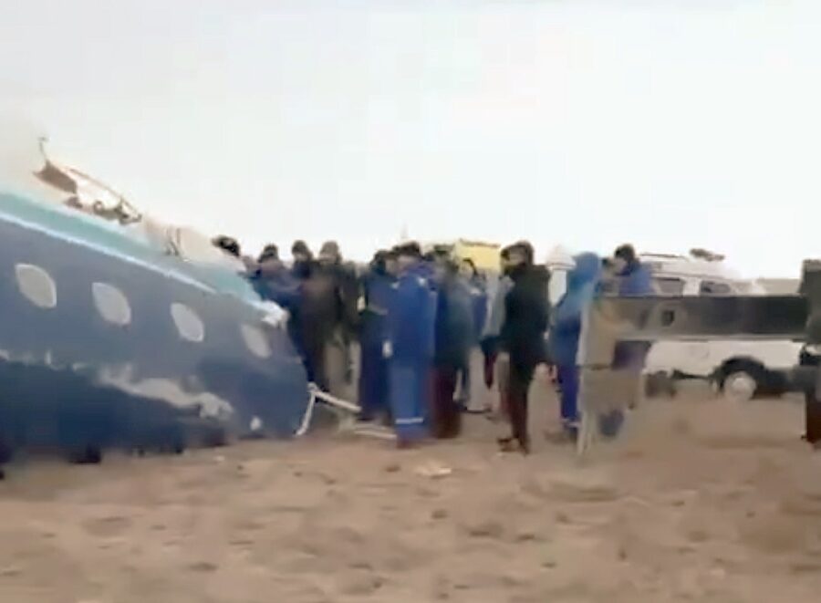 Pesawat Azerbaijan Airlines Jatuh, Tiga Orang Anak Dinyatakan Selamat