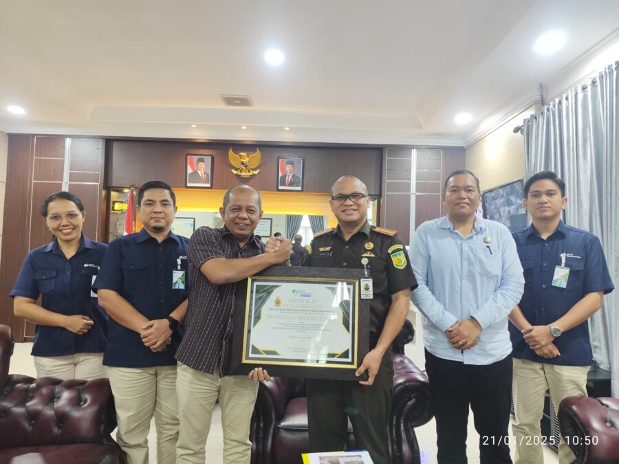 Kejaksaan Negeri Medan Terima Penghargaan Atas Realisasi Pemulihan Iuran BPJS Perusahaan Yang Ada di Kota Medan
