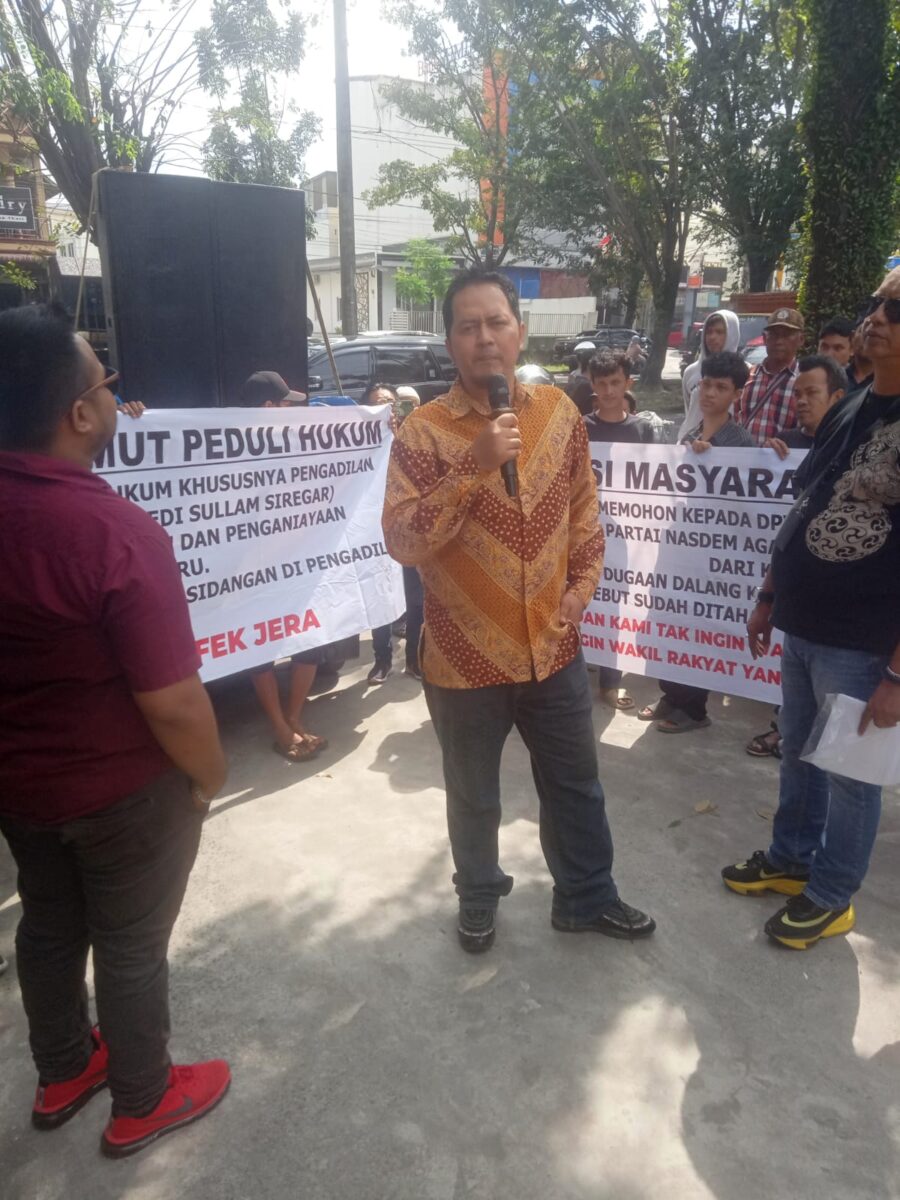 Aliansi Masyarakat Sumut Peduli Hukum Gelar Aksi DPRDSU, Kantor Nasdem Sumut, Minta ESS Dihukum Maksimal