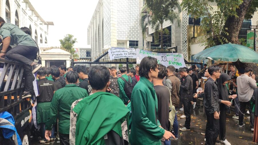Mahasiswa Demo ke Gedung DPRD Sumut, Tuntut 6 Poin Ini