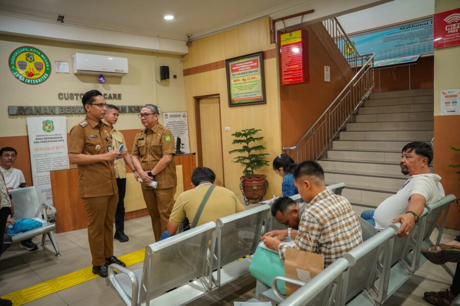 Sidak Disdukcapil, Rico Waas: Petugas Harus Beri Pendampingan agar Masyarakat Tidak Bingung