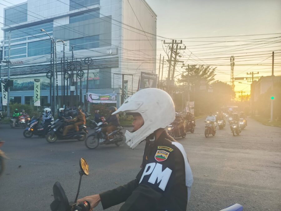 Personel Denpom 1/5 Ikuti Giat Patroli Pengamanan Asmara Subuh Keliling Kota Medan.