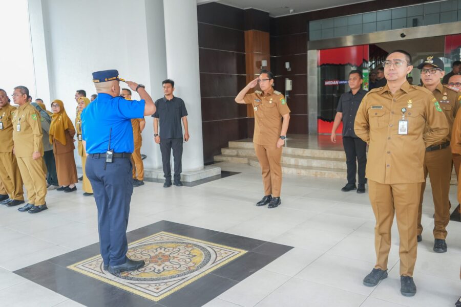 Walikota Medan Rico Waas Pimpin Apel Perdana di Balai Kota Medan