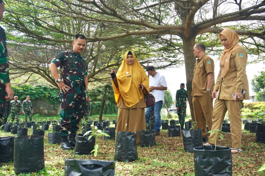 Yonko 469 Kopasgat Distan Latih Prajurit Tanam Jagung dan Cabai