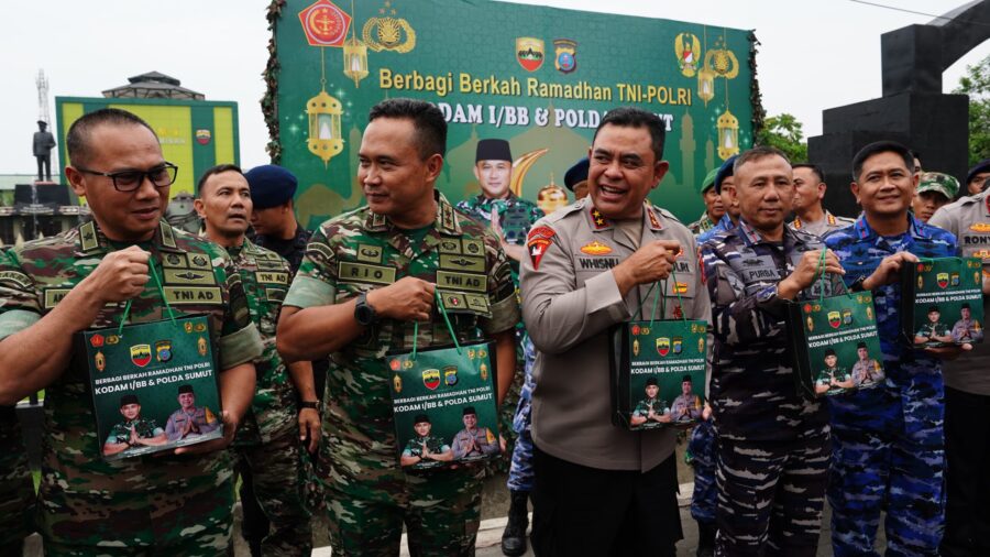 Berbagi Berkah Ramadhan, Ribuan Takjil Ditebar TNI-POLRI