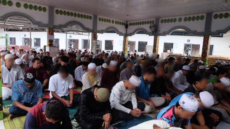 Gema Takbir berkumandang di balik Jeruji : Khidmatnya Sholat Idul Fitri di Rutan Rantau