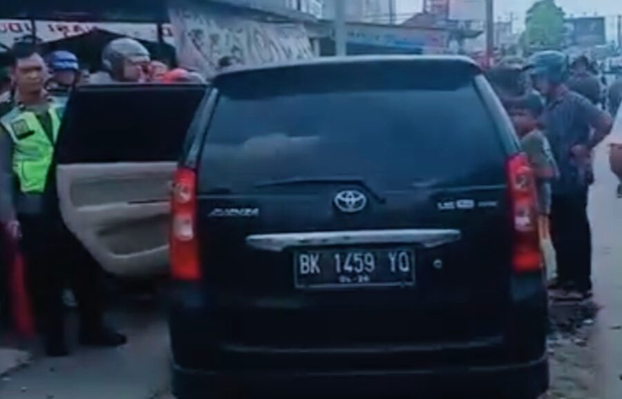 Warga Temukan Mayat di Dalam Mobil Avanza Hitam Dipinggir Jalan