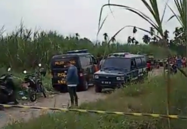 Masih Mengenakan Helm, Penemuan Mayat Wanita Menggegerkan Warga