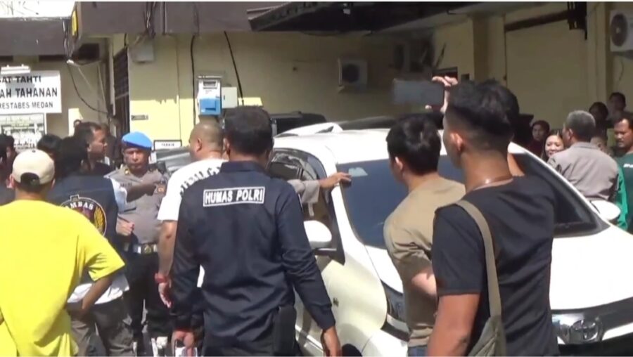 Sumpah Serapah Mewarnai Usai Rekontruksi di Polrestabes Medan