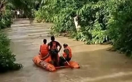 Al Bukhari M Nur Hanyut, Bupati Labuhanbatu dr. Hj. Maya Hasmita, Sp.OG, MKM Mengunjungi Keluarga Korban