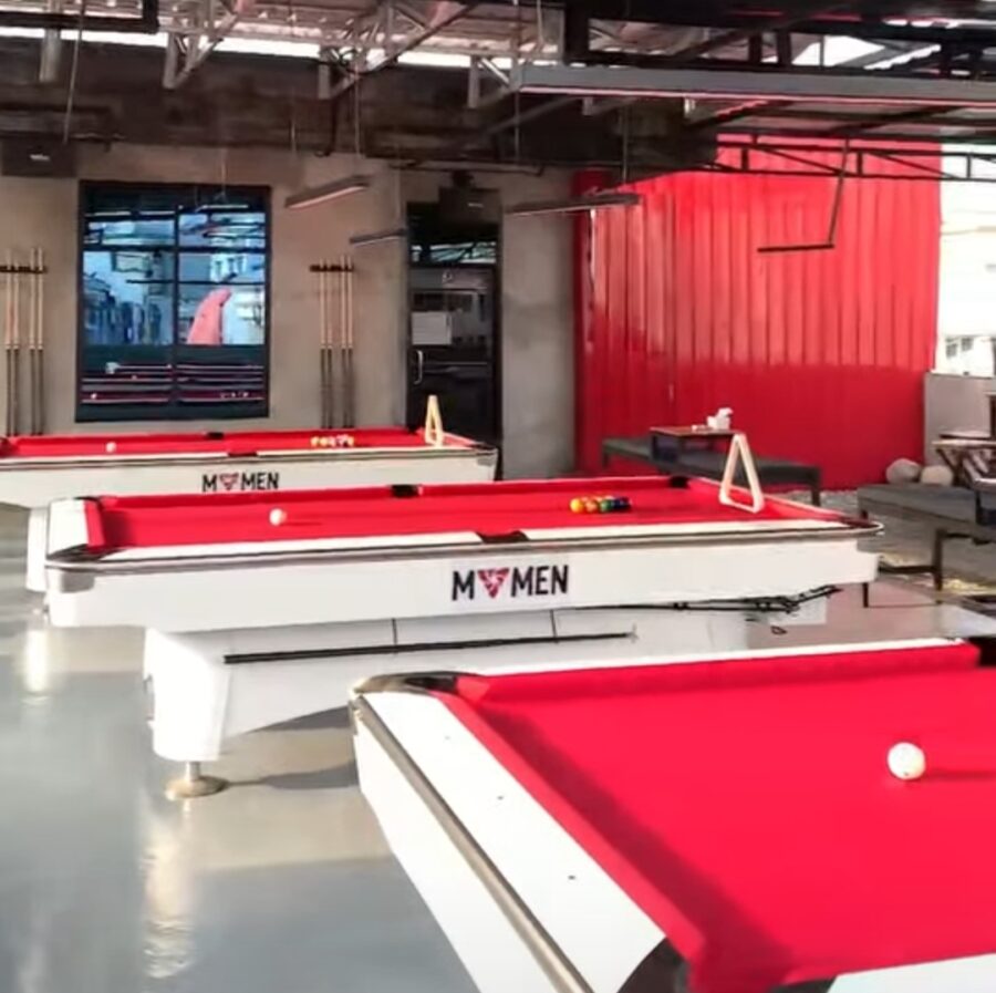 Fokus Bermain Billiard Belum Cukup, Tongkrongannya Harus Mendukung