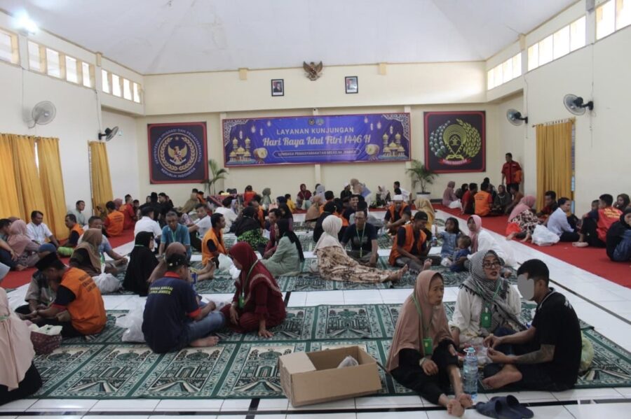Keceriaan Warga Binaan Lapas Jember Menikmati Kunjungan Idul Fitri 1446 Hijriah