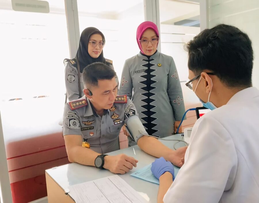 Semarak Hari Bhakti Pemasyarakatan ke 61, Lapas Jember Lakukan Donor Darah