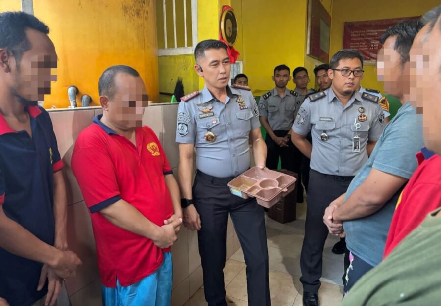Pastikan Situasi Aman dan Kondusif, Kalapas Jember Rutin Kontrol Keliling