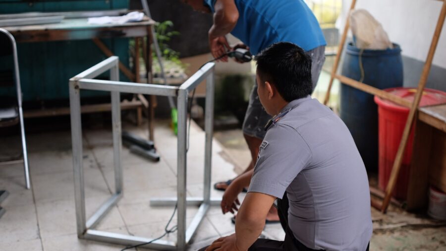 Kreatifitas di Balik Jeruji, WBP Rutan Rantau Produksi Meja dari Baja Ringan