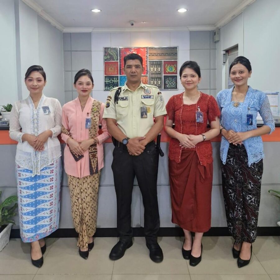 Peringati Hari Kartini 21 April 2025, Pekerja BRI Sidikalang Kenakan Tema Batik Indonesia