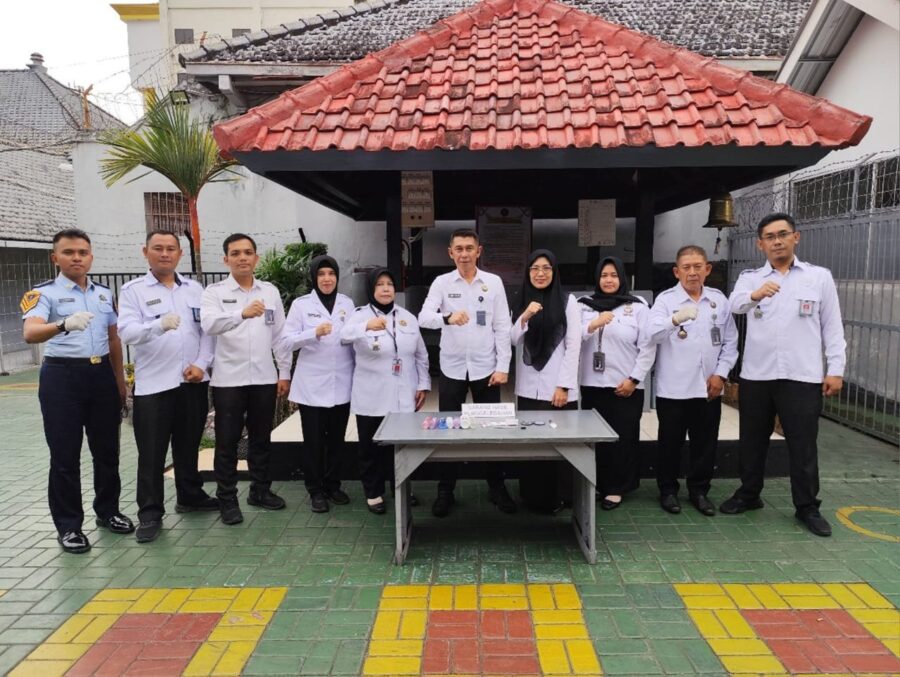 Wujudkan Zero Halinar, Kalapas Jember Pimpin Razia Kamar WBP