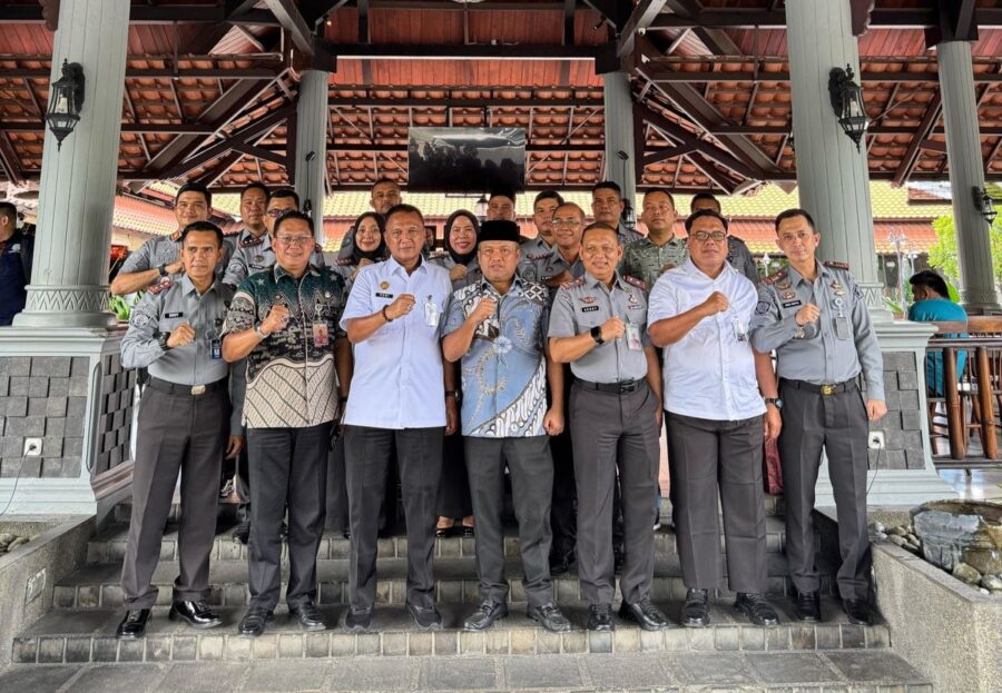 Karutan Kelas 1 Medan Ikuti Silaturahmi Lebaran, Wakil Ketua Komisi XIll DPR RI, Sugiat Santoso Bersama Pemasyarakatan Sumatera Utara