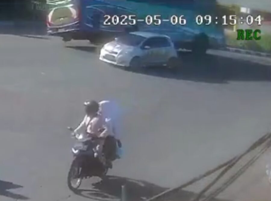 Bus ALS Terguling di Kota Padang Panjang, Tiga Orang Masih Terhimpit