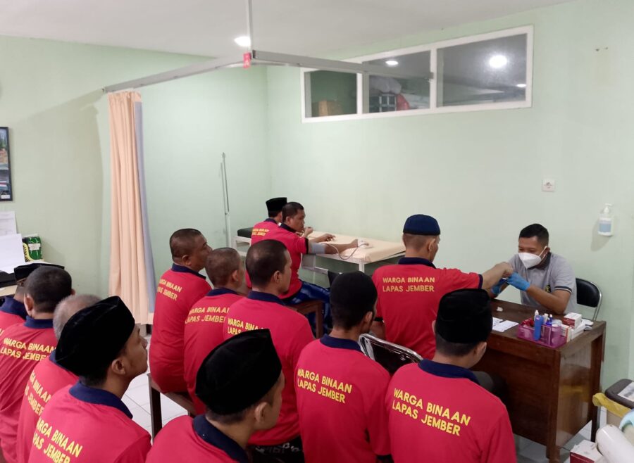 Peduli Kesehatan WBP, Tim Medis Lapas Jember Jemput Bola