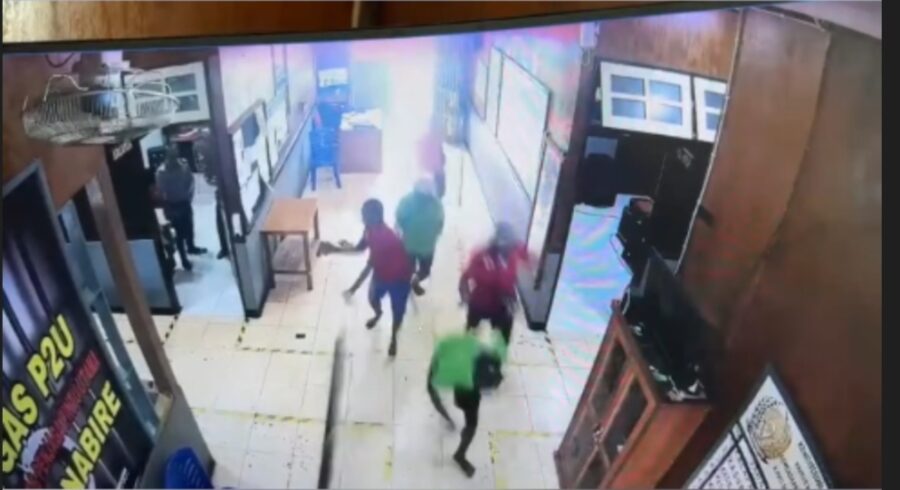 Puluhan Tahanan Kabur Dari Lapas, Diantara Mengancam Dengan Parang