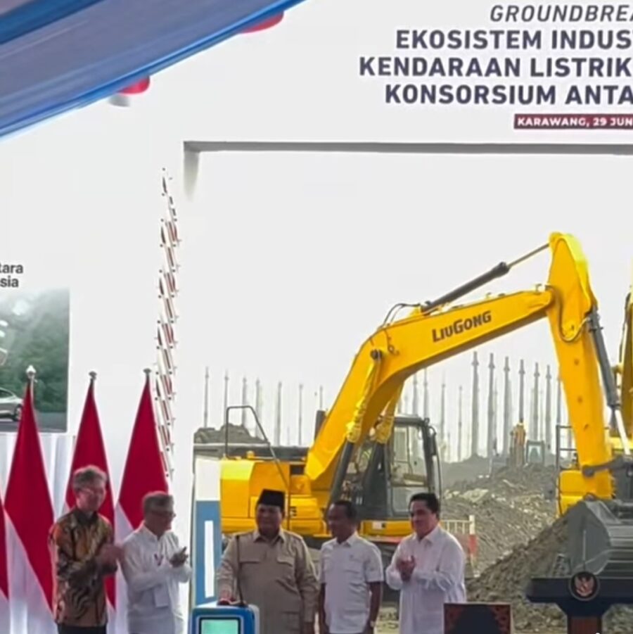 Presiden Prabowo Resmikan Proyek Ekosistem Baterai Kendaraan Listrik Terbesar di Asia di Karawang