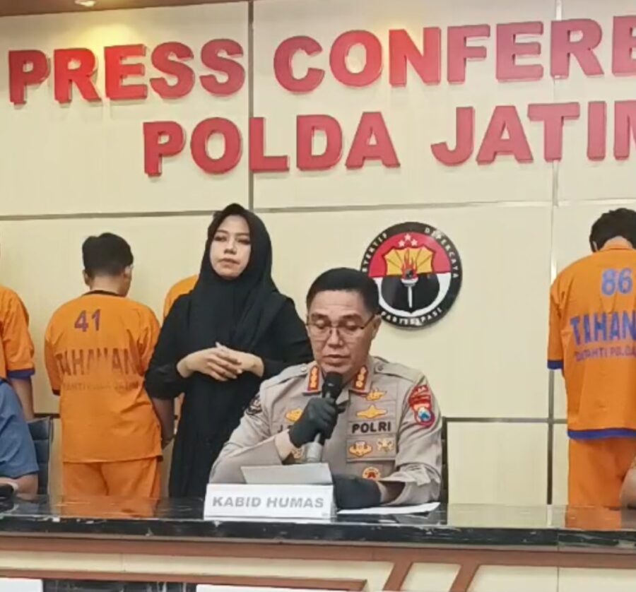 Empat Orang Ditangkap Polisi Terkait Grup WhatsApp Penyuka Sesama Lelaki di Surabaya