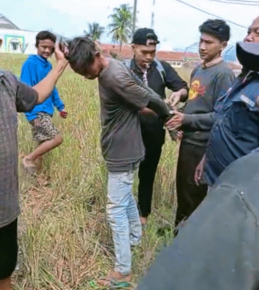 Sialnya Curanmor Usai Berhasil Membawakan Kabur Motor, BBM Kehabisan