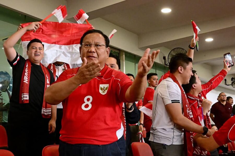 Prabowo Bergoyang Sambut Gol Pertama Indonesia vs Cina