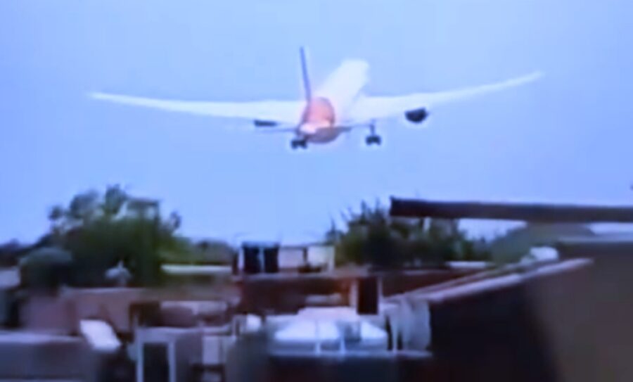 Pesawat Air India Jatuh, Penumpang 242 Orang