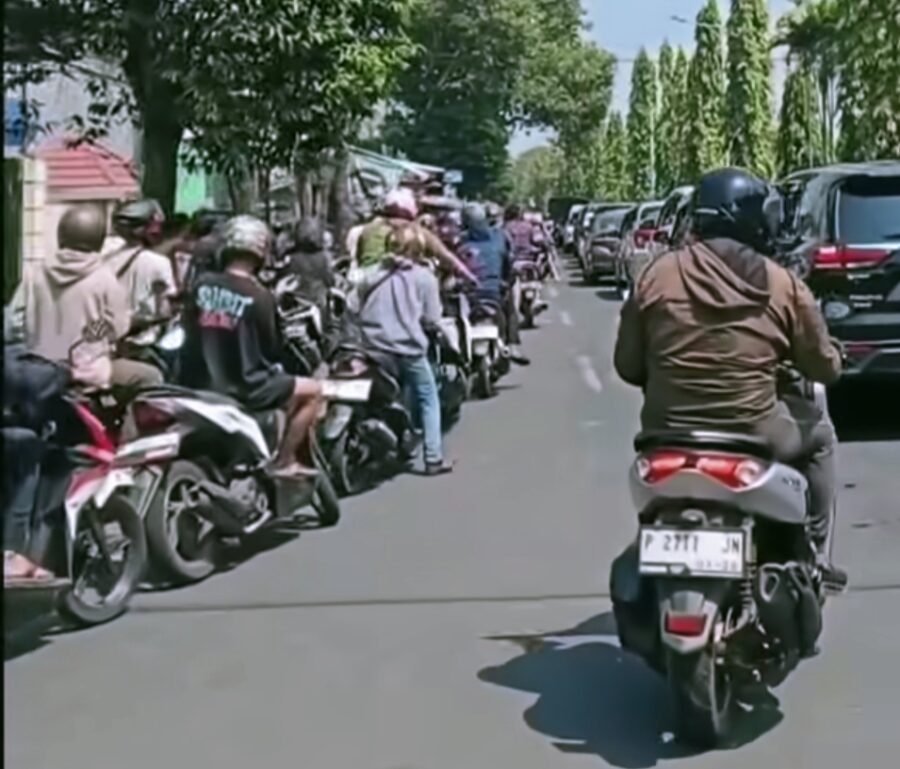 Pelajar di Jember Korban Kelangkaan BBM, Belajar Daring Diterbitkan