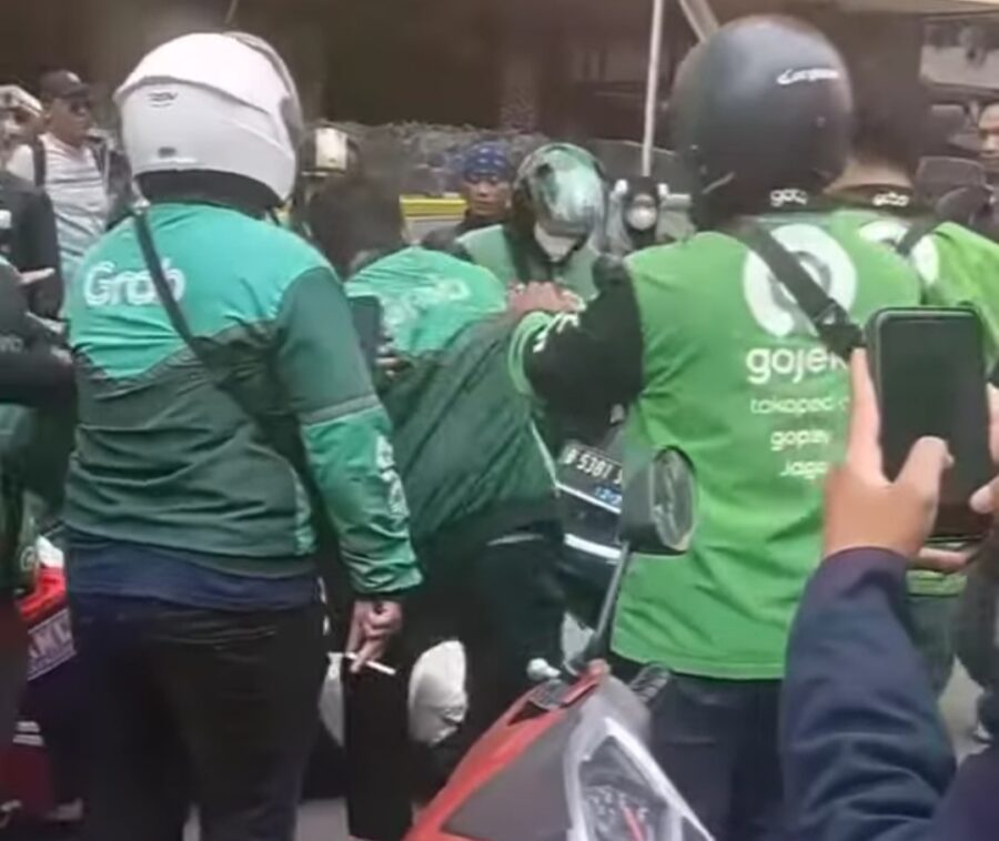 Ribuan Pengemudi Ojol dan Kurir Daring Gelar Demonstrasi di Depan Istana Merdeka