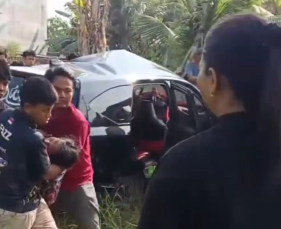 Terekam CCTV Kecelakaan Kereta Api di Simalungun